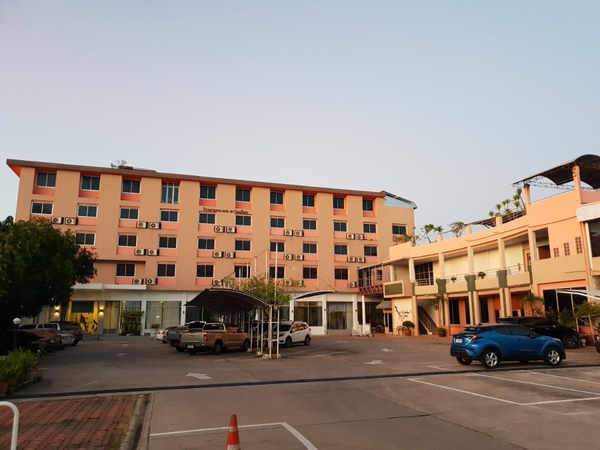 K.S.Pavilion Hotel Накхонратчасима Экстерьер фото